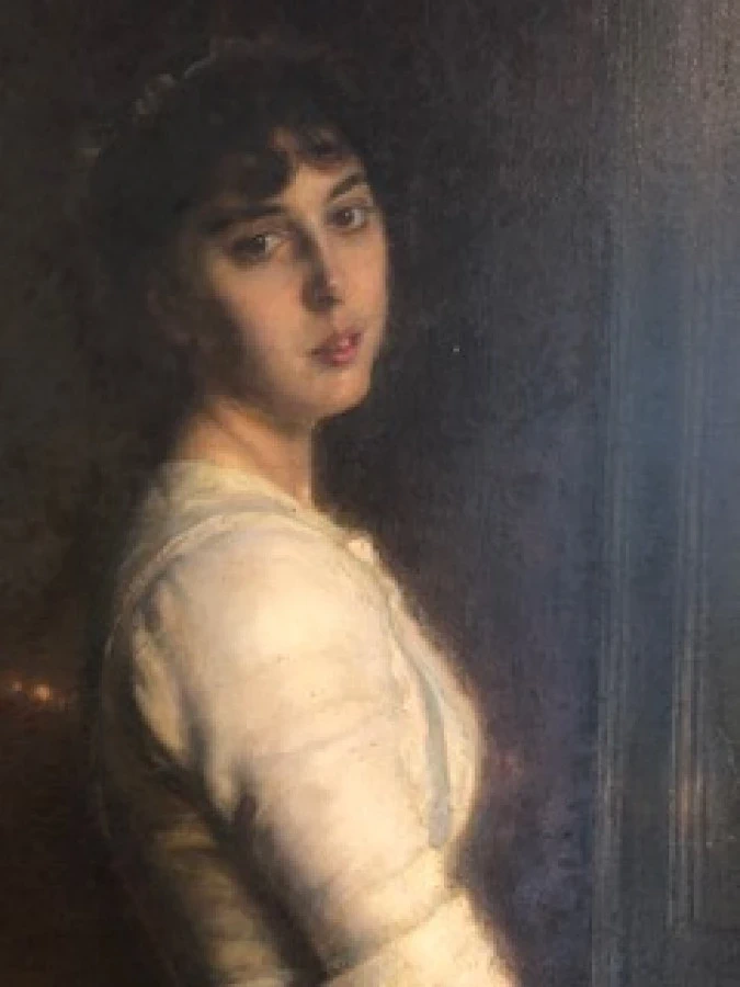Giovane donna allo specchio